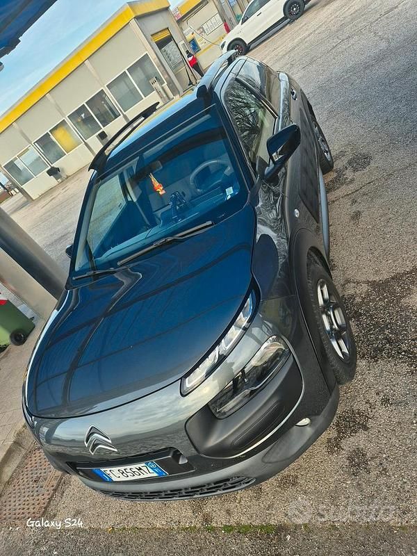 Usata Citroën C4 Shine 100 CV (73 kW) 2016 Nero SUV