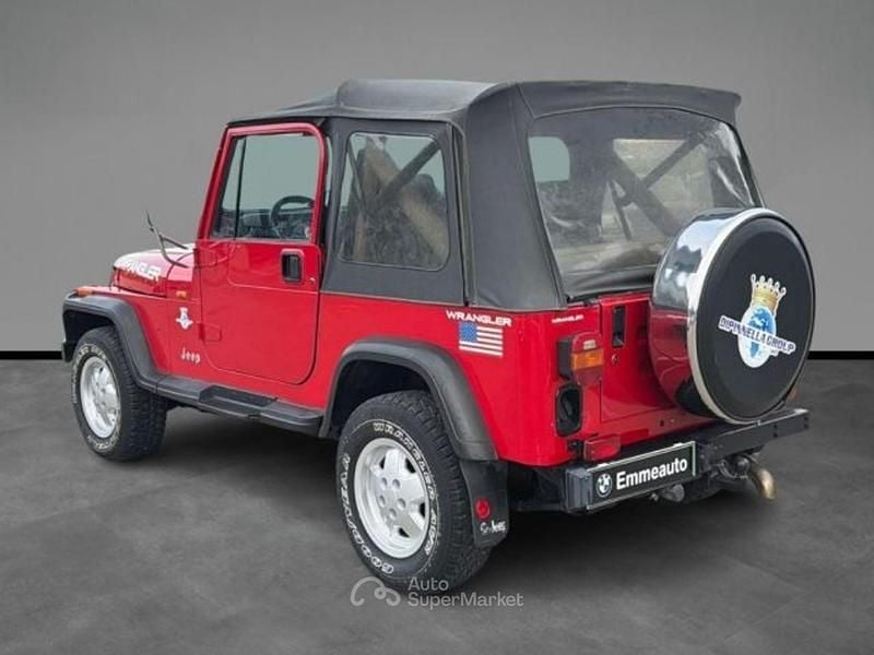 Usata Jeep Wrangler Laredo 103 CV (75 kW) 1991 Rosso(met.) SUV