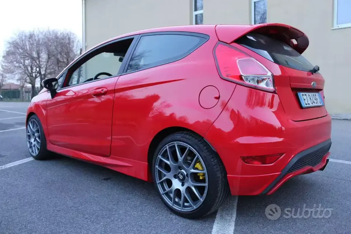 Usata Ford Fiesta ST 182 CV (133 kW) 2015 Rosso Utilitaria