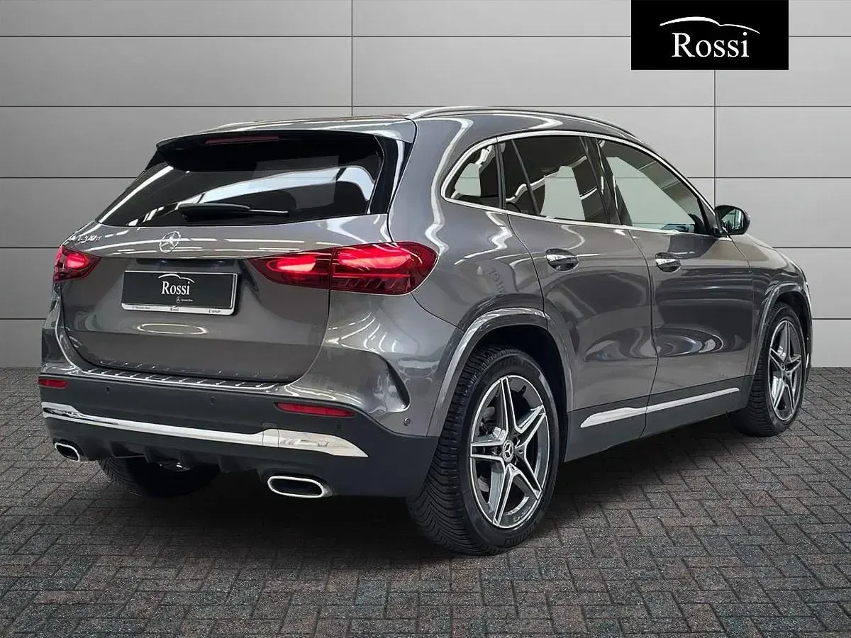 Usata Mercedes GLA200 Advanced Plus 150 CV (110 kW) 2024 Grigio medio metallizzato SUV