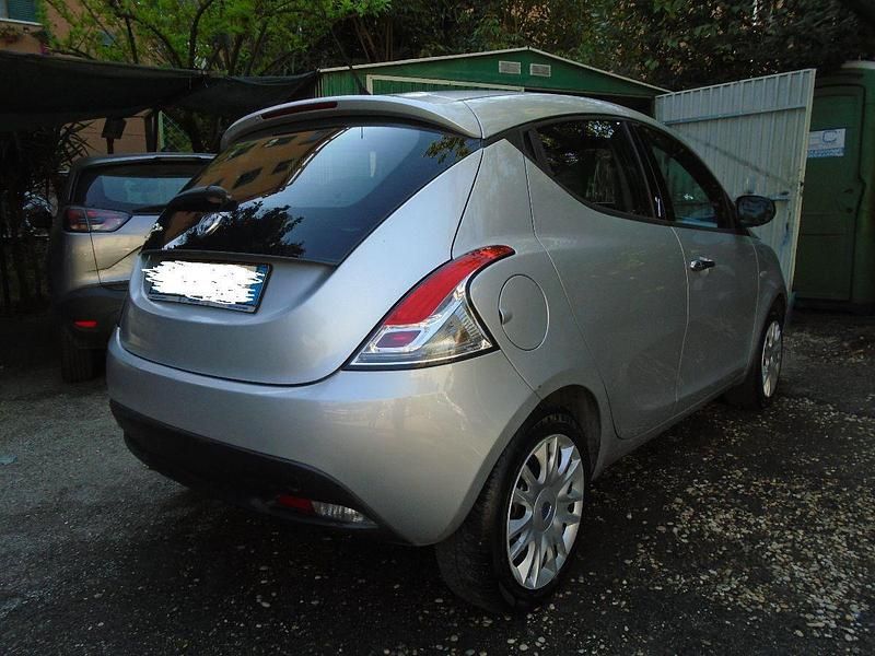 Usata Lancia Ypsilon 69 CV (50 kW) 2012 Grigio Utilitaria