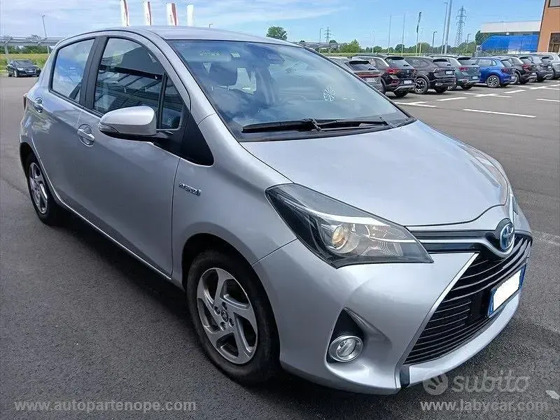 Usata Toyota Yaris Hybrid Active 73 CV (53 kW) 2016 Berlina