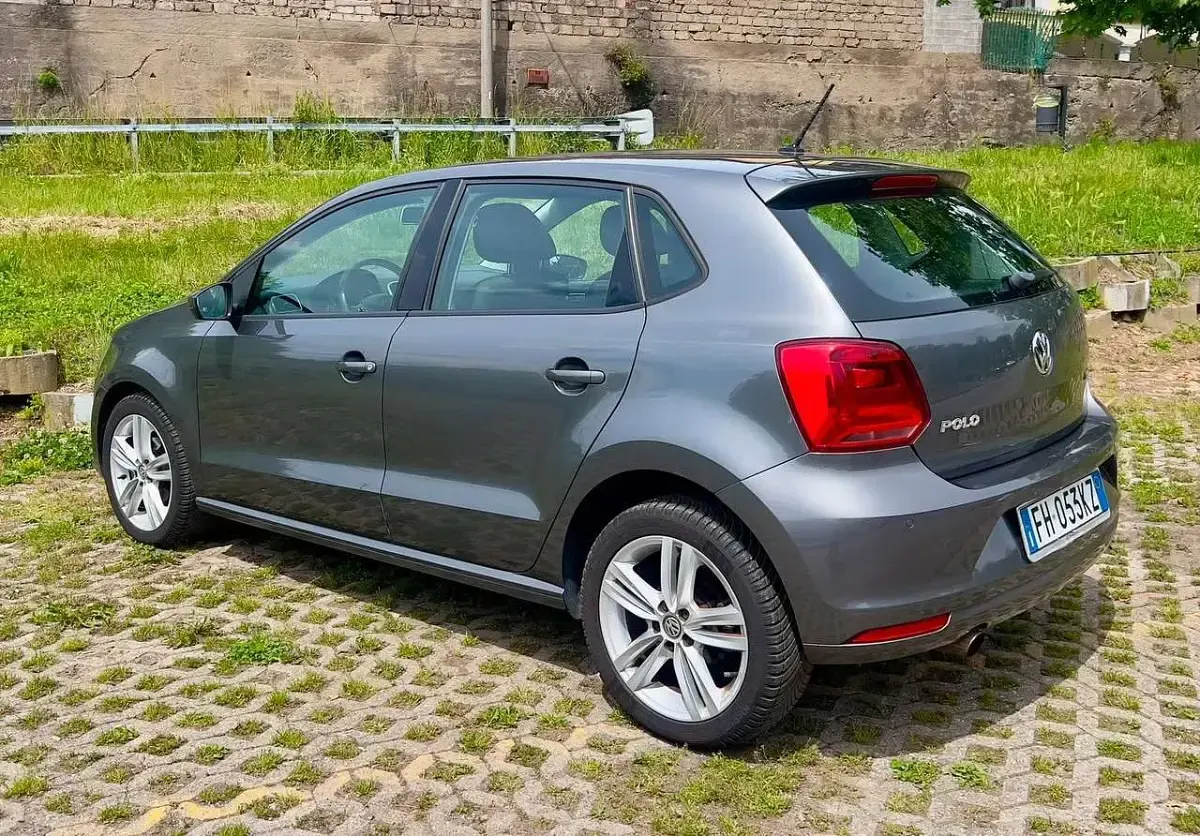 Usata VW Polo 90 CV (66 kW) 2017 Grigio Berlina