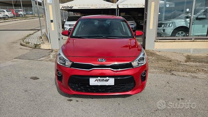 Usata Kia Rio 101 CV (74 kW) 2017 Rosso Berlina