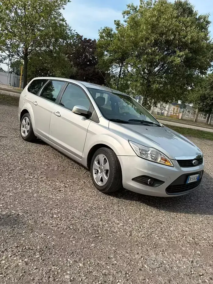 Usata Ford Focus 90 CV (66 kW) 2008 Grigio Station wagon