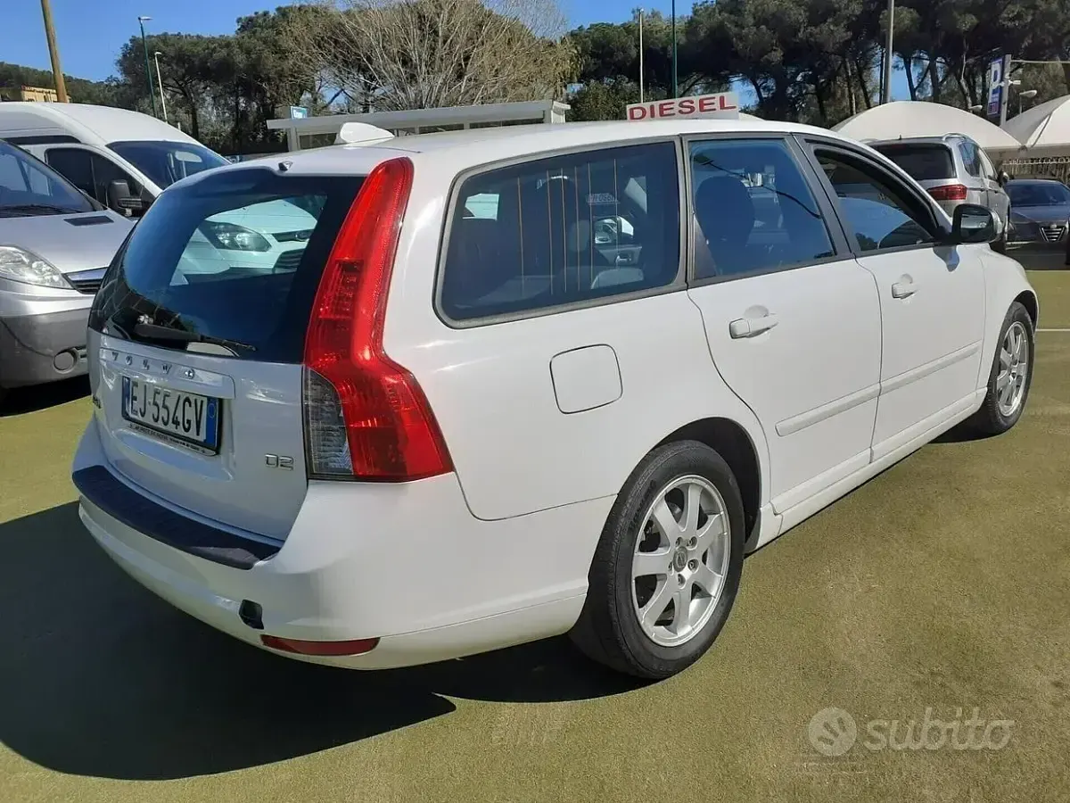 Usata Volvo V50 115 CV (84 kW) 2011 Bianco Station wagon