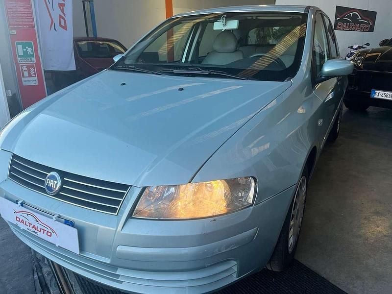 Usata Fiat Stilo Active 103 CV (75 kW) 2004 Azzurino metallizzato Berlina
