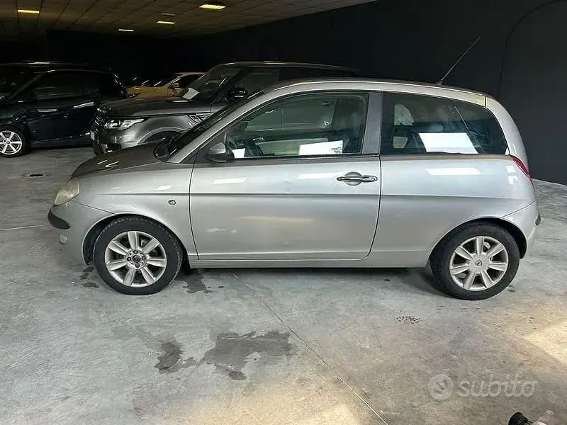 Usata Lancia Ypsilon 80 CV (58 kW) 2004 Grigio Utilitaria