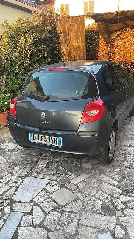 Usata Renault Clio II 75 CV (55 kW) 2007 Berlina