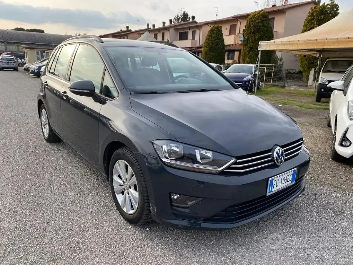 Usata VW Golf Sportsvan Comfortline 110 CV (80 kW) 2016 Grigio scuro Monovolume