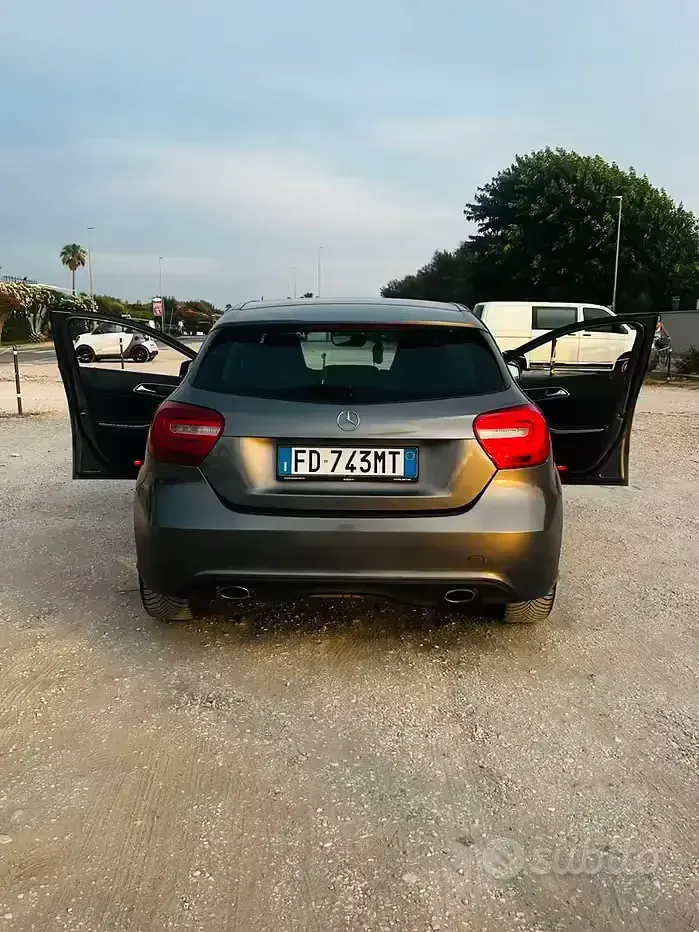 Usata Mercedes A200 136 CV (100 kW) 2016 Grigio Utilitaria