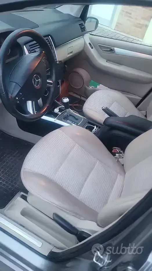 Usata Mercedes B180 2007 Grigio Monovolume