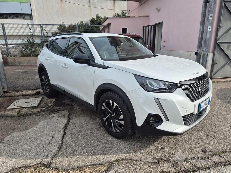 Usata Peugeot 2008 Allure 130 CV (95 kW) 2022 Bianco SUV