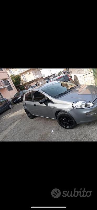 Usata Fiat Grande Punto Easy 80 CV (58 kW) 2012 Grigio Utilitaria
