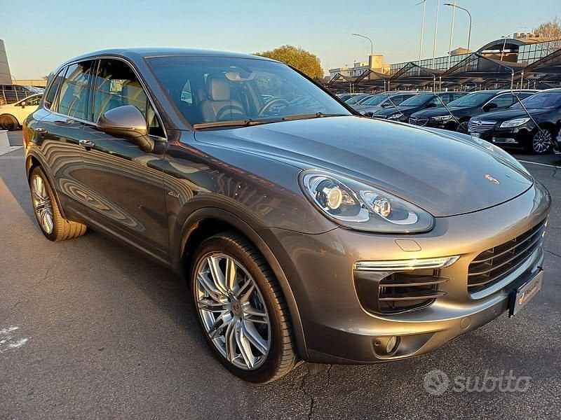 Usata Porsche Cayenne 250 CV (183 kW) 2016 Grigio SUV