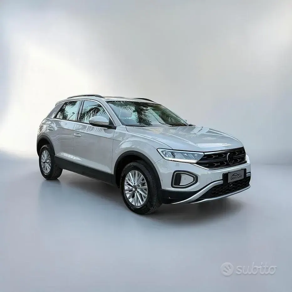 Używany VW T-Roc Life 110 KM (80 kW) 2023 Beżowy SUV