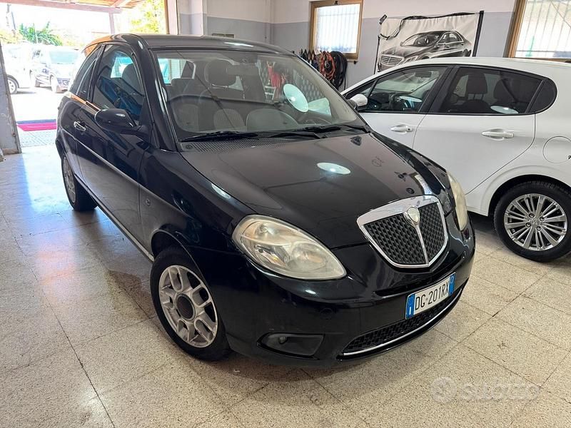 Usata Lancia Ypsilon 90 CV (66 kW) 2008 Nero Utilitaria