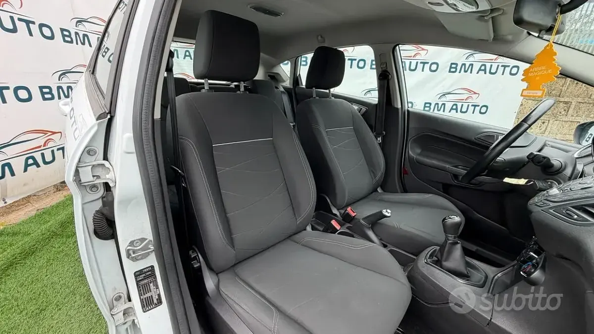 Usata Ford Fiesta Business Edition 75 CV (55 kW) 2016 Bianco Utilitaria