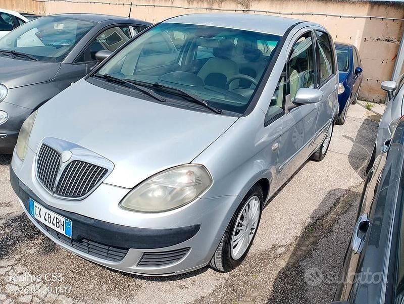 Usata Lancia Musa 69 CV (50 kW) 2005 Grigio Monovolume