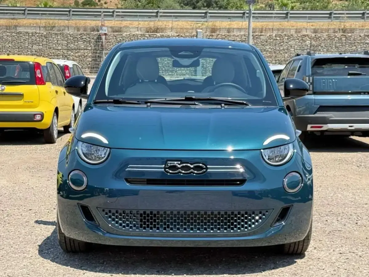 Nuova Fiat 500 Pop 65 CV (47 kW) 2026 Blu Berlina