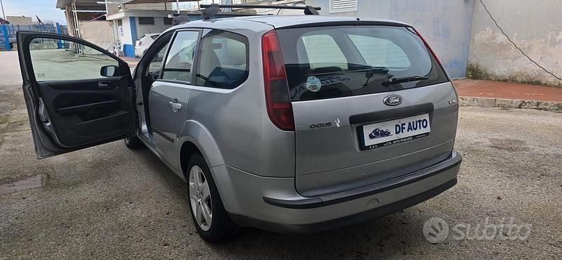 Usata Ford Focus S 109 CV (80 kW) 2006 Grigio Station wagon