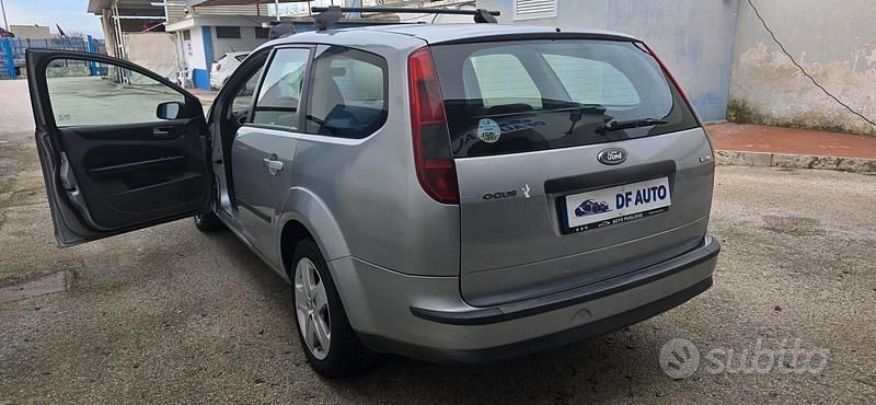 Usata Ford Focus S 90 CV (66 kW) 2006 Grigio Station wagon