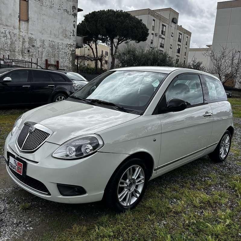 Usata Lancia Ypsilon 75 CV (55 kW) 2012 Utilitaria