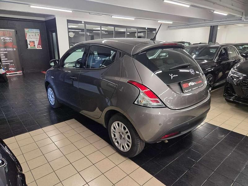 Usata Lancia Ypsilon Silver 69 CV (50 kW) 2020 Grigio Utilitaria