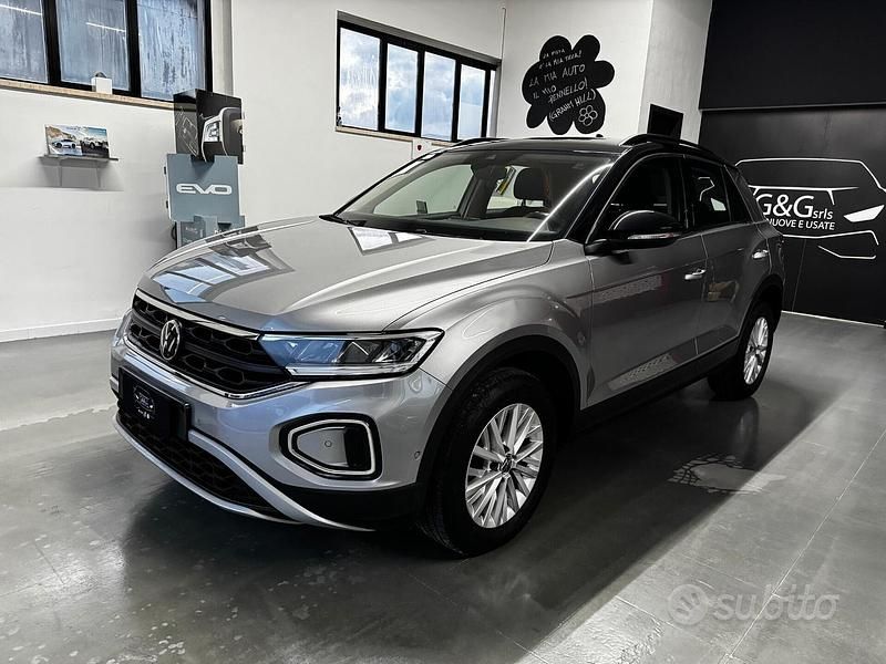 Usata VW T-Roc Life 150 CV (110 kW) 2022 Grigio SUV