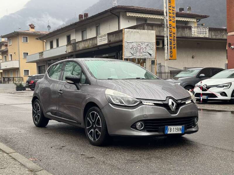 Argento Usata 2015 Renault Clio IV Tre volumi | 8000 € (Buon prezzo) - Immagine 1/4