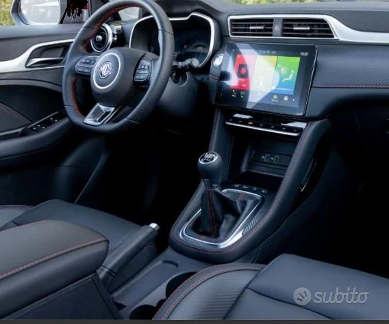 Usata MG ZS 111 CV (81 kW) 2023 Nero Berlina