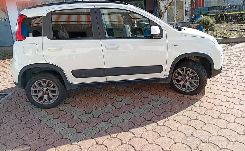 Usata Fiat Panda 4x4 85 CV (62 kW) 2019 Bianco Utilitaria