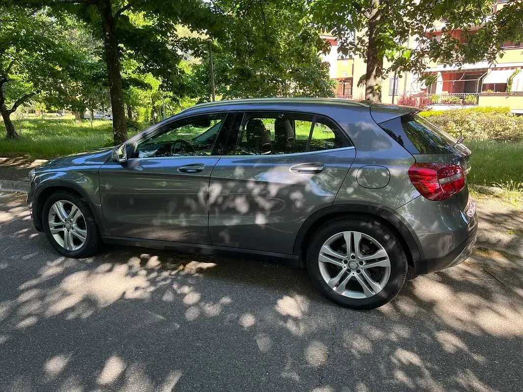 Usata Mercedes GLA200 136 CV (100 kW) 2016 Argento SUV