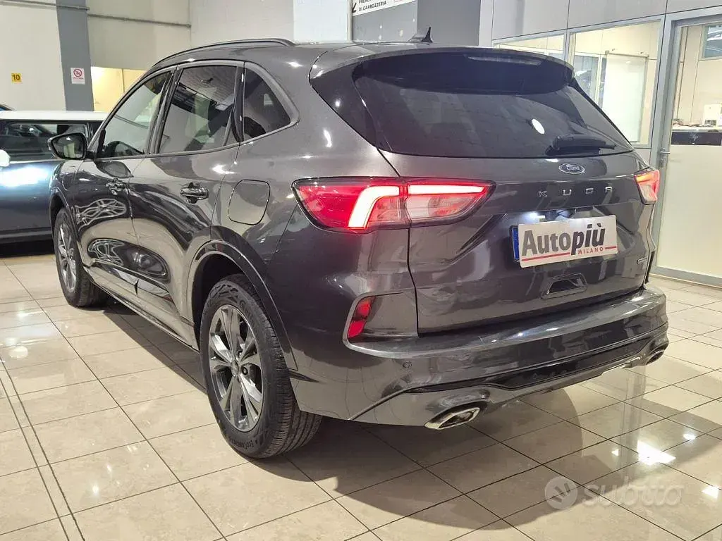 Usata Ford Kuga ST 152 CV (111 kW) 2023 Grigio SUV