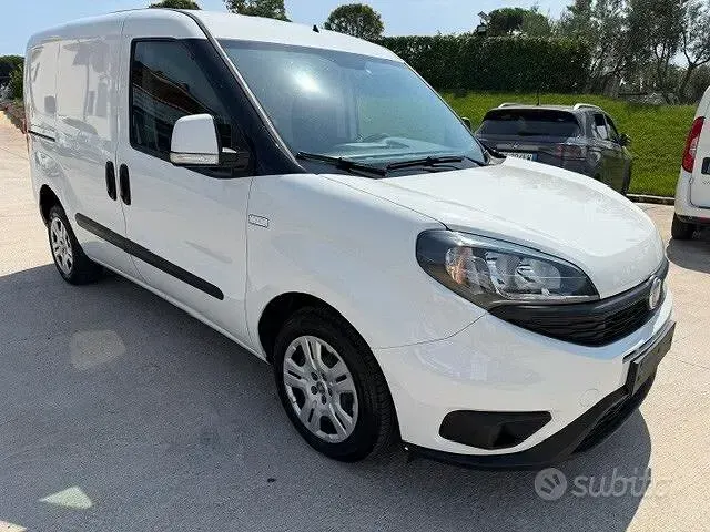 Usata Fiat Doblò S 105 CV (77 kW) 2023 Bianco Monovolume
