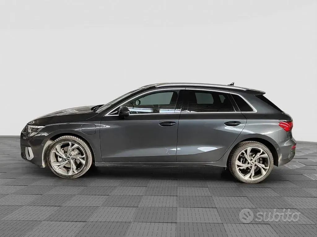 Usata Audi A3 e-tron Business 150 CV (110 kW) 2021 Grigio Utilitaria