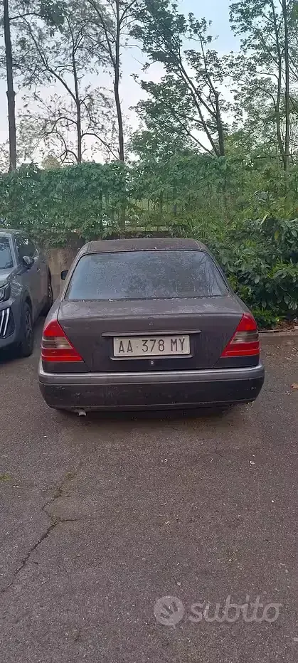 Usata Mercedes C180 Elegance 122 CV (89 kW) 1994 Nero Berlina