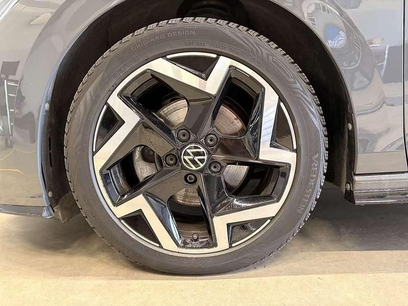 Usata VW Golf VIII R-line 150 CV (110 kW) 2025 Grigio Utilitaria