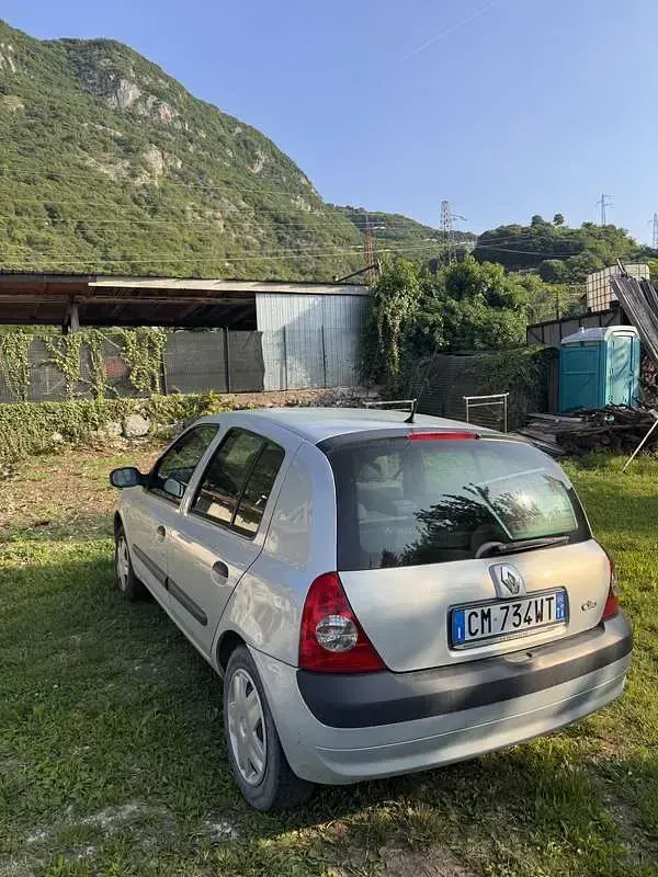 Usata Renault Clio II Dynamique 75 CV (55 kW) 2004 Berlina