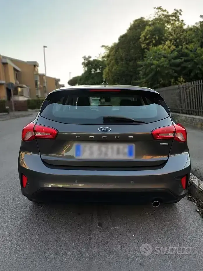 Usata Ford Focus 95 CV (69 kW) 2018 Grigio Berlina