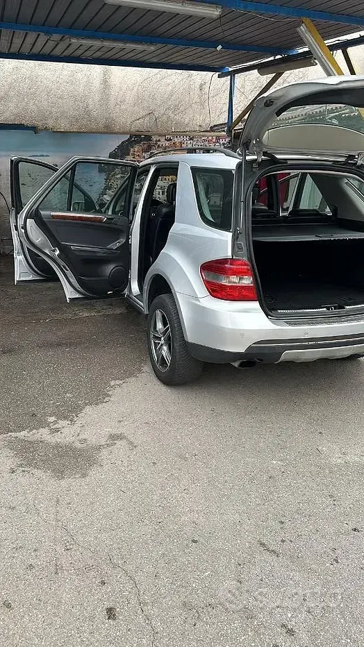 Usata Mercedes ML320 224 CV (164 kW) 2006 Grigio SUV
