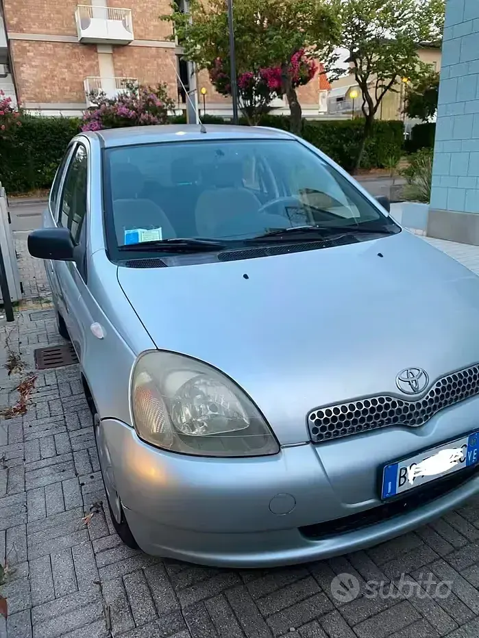 Usata Toyota Yaris Sol 68 CV (50 kW) 2001 Berlina