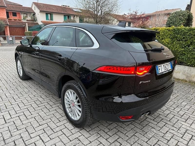 Begagnad Jaguar F-Pace Prestige 180 HK (132 kW) 2019 Svart SUV