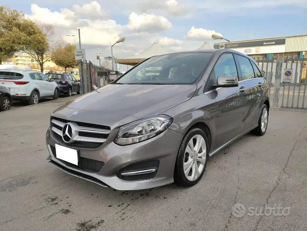 Usata Mercedes B200 Premium 136 CV (100 kW) 2017 Grigio Utilitaria