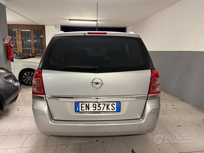 Usata Opel Zafira Cosmo 110 CV (80 kW) 2011 Grigio Monovolume