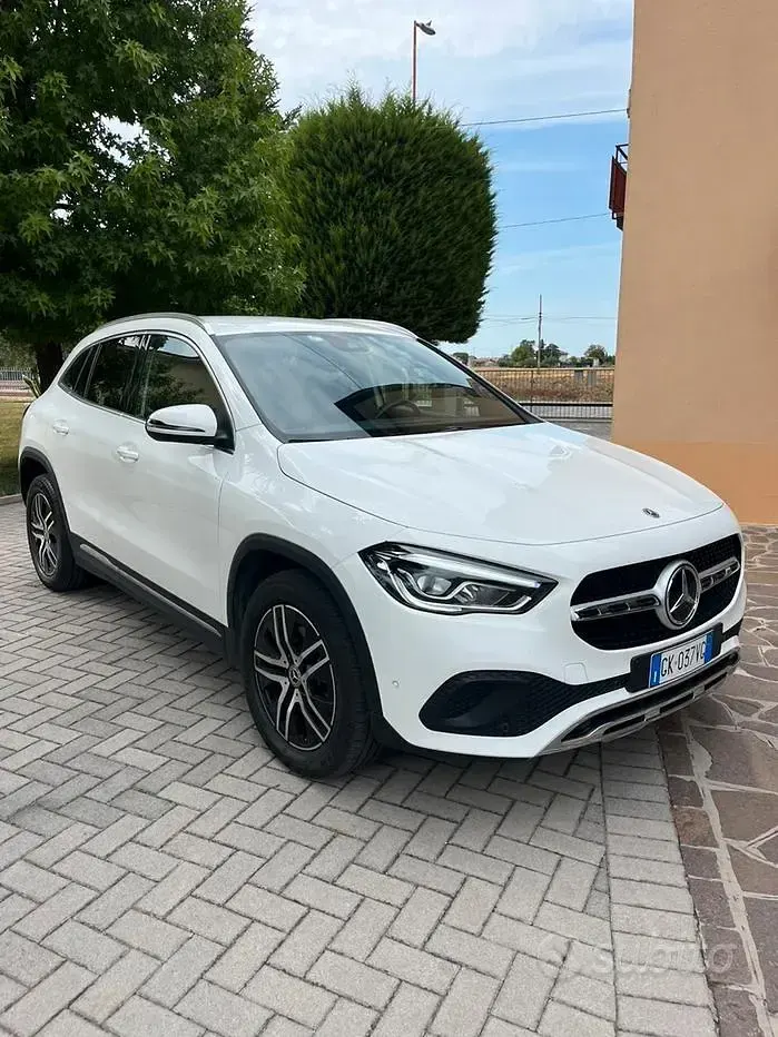 Usata Mercedes GLA180 136 CV (100 kW) 2022 Bianco SUV