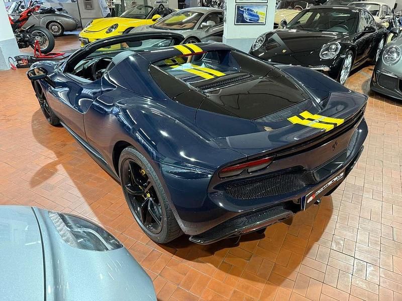 Usata Ferrari 296 830 CV (610 kW) 2025 Blu pozzi Cabrio
