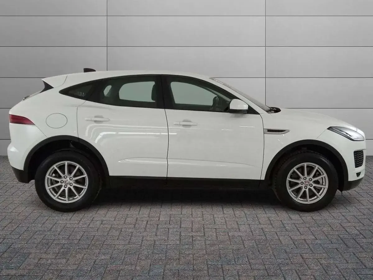 Usata Jaguar E-Pace R-Dynamic 150 CV (110 kW) 2020 Bianco SUV