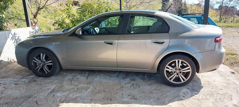 Usata 2012 Alfa Romeo 159 Super Tre volumi | 4500 € (Ottimo prezzo) - Immagine 1/4