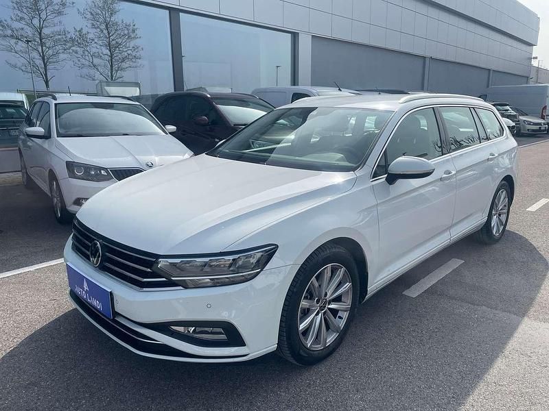 Usata VW Passat Executive 150 CV (110 kW) 2021 Bianco Station wagon